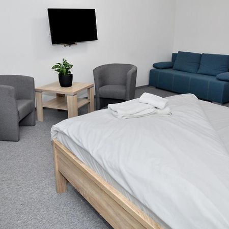 Pokoje, Apartamenty, Restauracja Marcus Oborniki Esterno foto