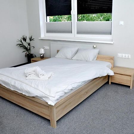 Pokoje, Apartamenty, Restauracja Marcus Oborniki Esterno foto