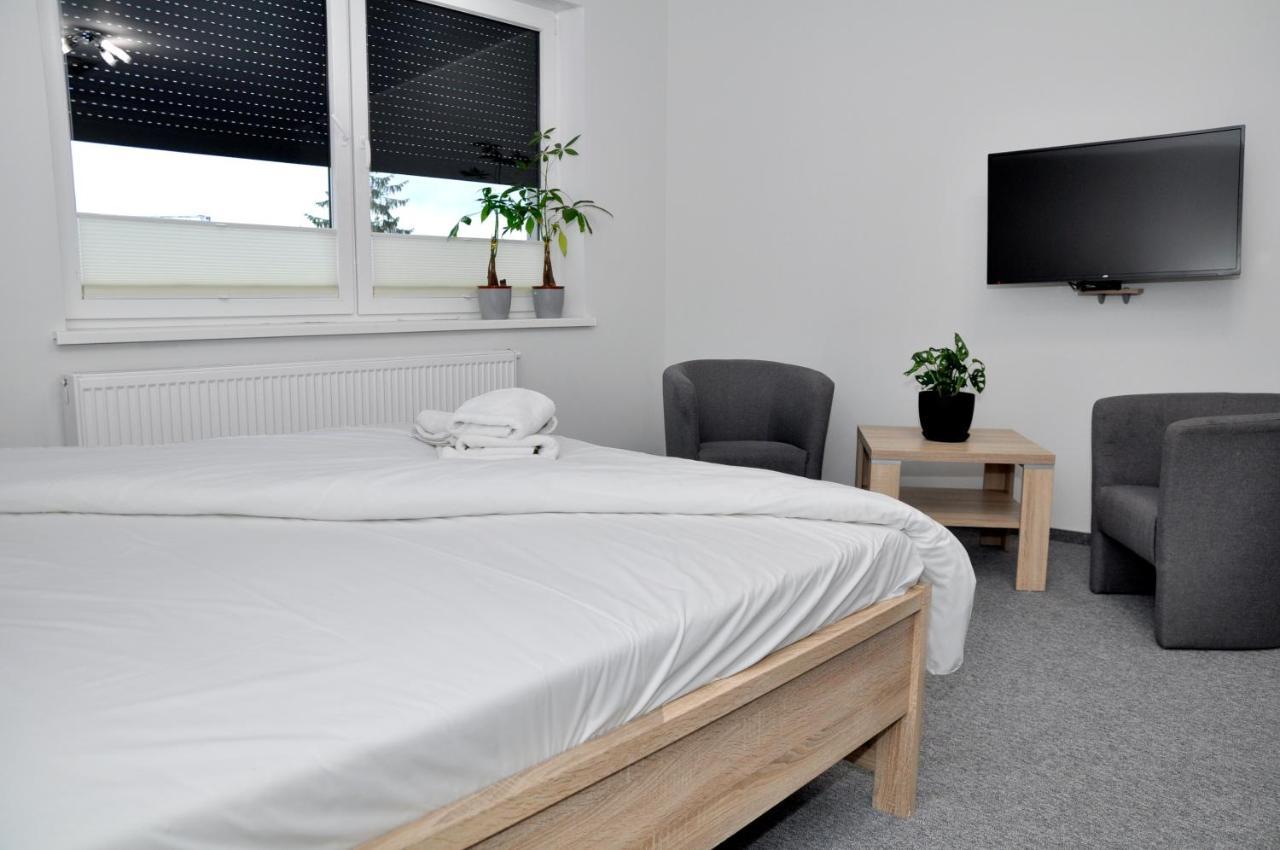 Pokoje, Apartamenty, Restauracja Marcus Oborniki Esterno foto