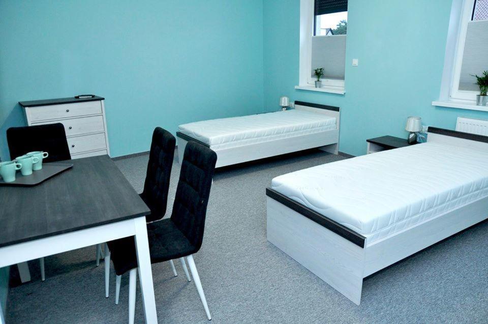 Pokoje, Apartamenty, Restauracja Marcus Oborniki Esterno foto