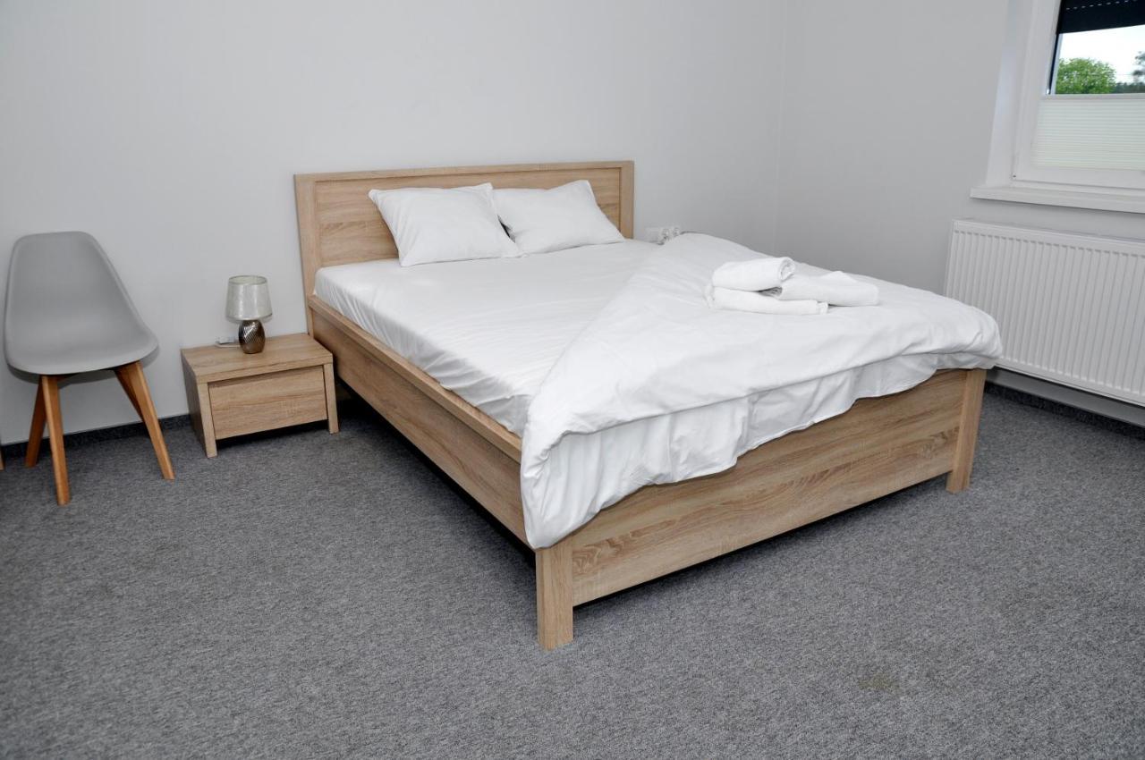 Pokoje, Apartamenty, Restauracja Marcus Oborniki Esterno foto