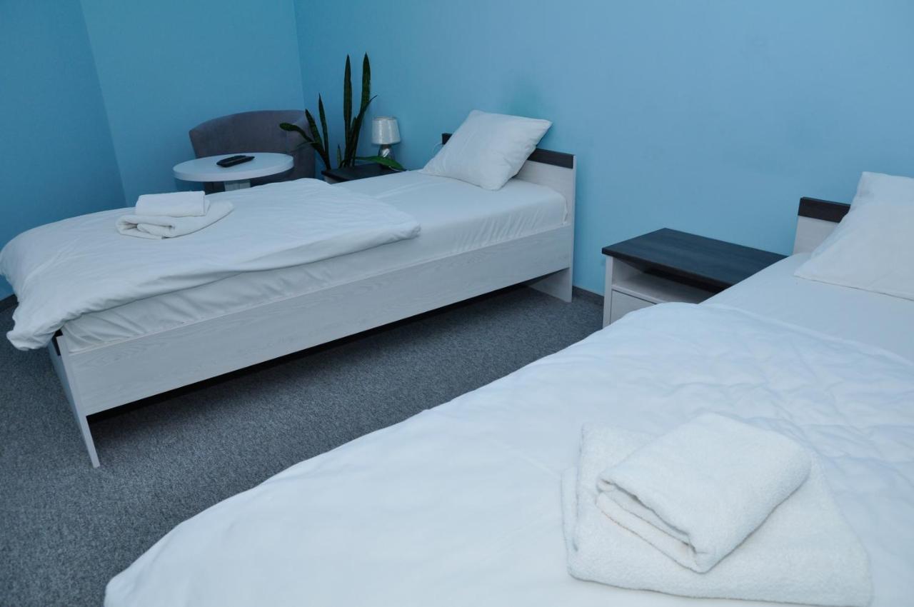 Pokoje, Apartamenty, Restauracja Marcus Oborniki Esterno foto