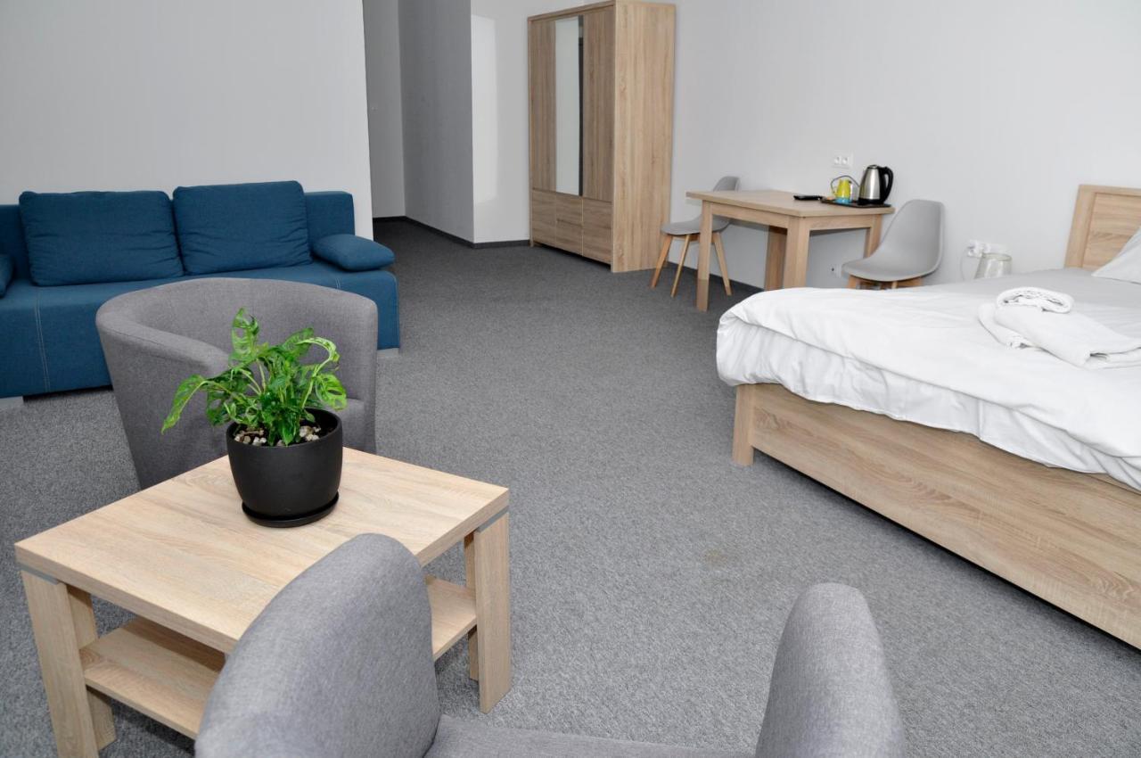 Pokoje, Apartamenty, Restauracja Marcus Oborniki Esterno foto