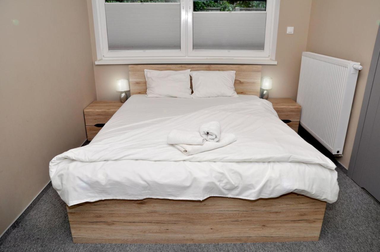 Pokoje, Apartamenty, Restauracja Marcus Oborniki Esterno foto